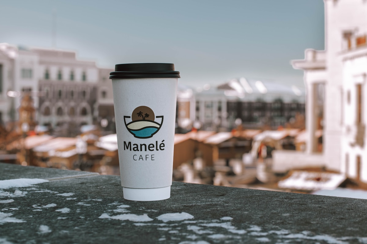 Coffee cups and packaging for coffee shops and dessert businesses